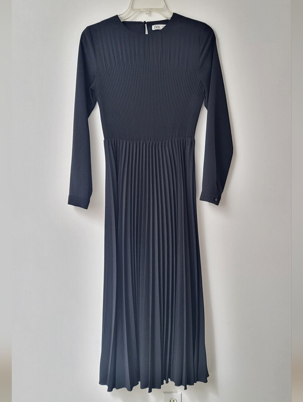 Zara Black Pleated Long Sleeve Midi Dress